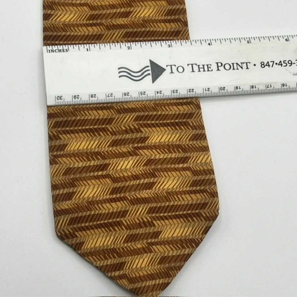 Oscar de la Renta Mens Silk Tie Gold Brown Geometric Chevron Pattern Made in USA
